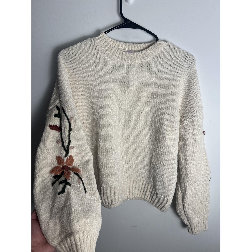 Alya Sweater S White Floral Embroidered Sleeve Chunky Knit Boho Cottage